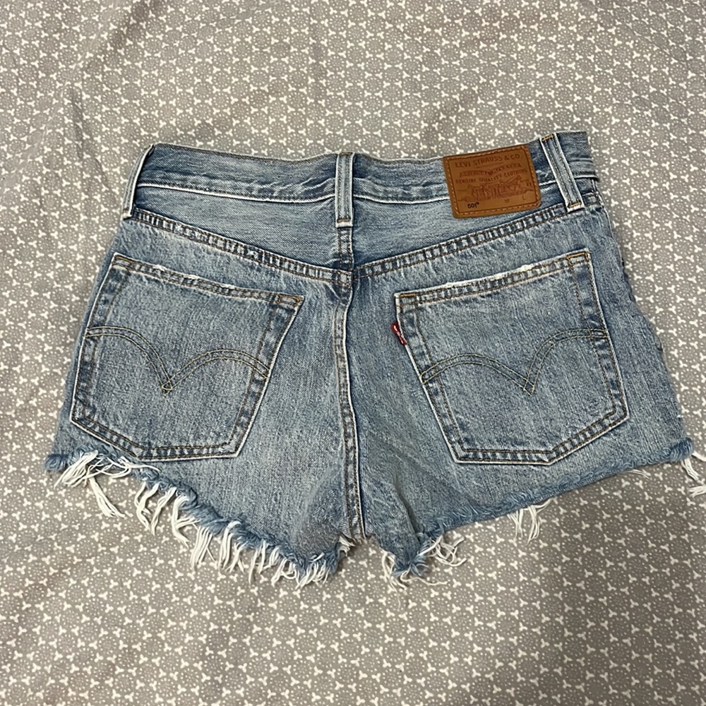 LEVIS Jean Shorts - Picture 3 of 3